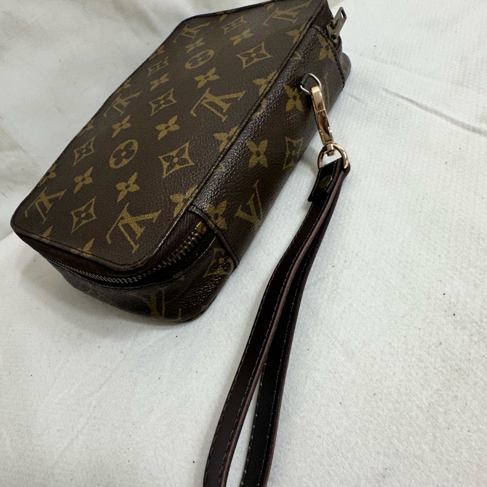 Louis Vuitton Cosmetics Pouch - Picture 7 of 10